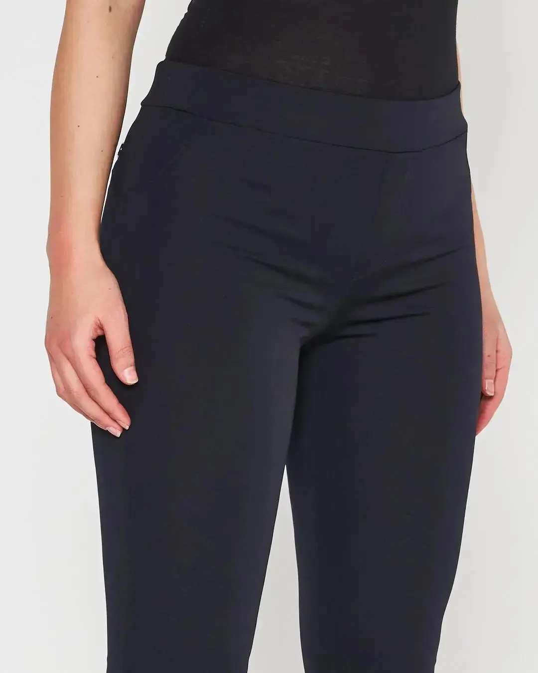 Pantalone slim con taglio push-up e bottoni - Image 4