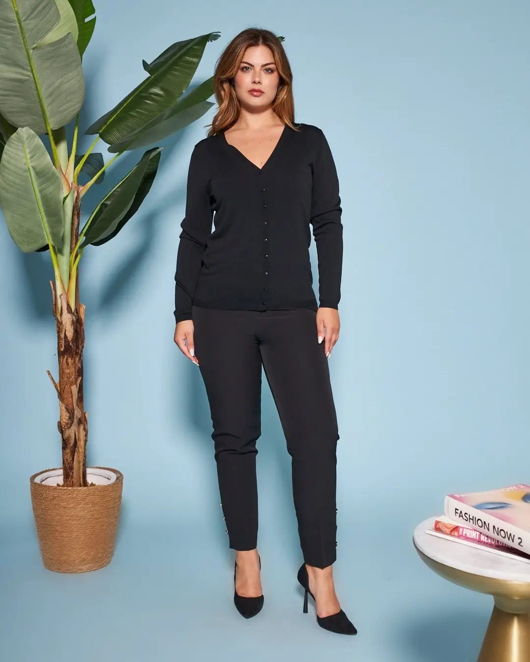Cardigan basic con bottoni in maglia di misto viscosa con logo in strass NERO - Image 4