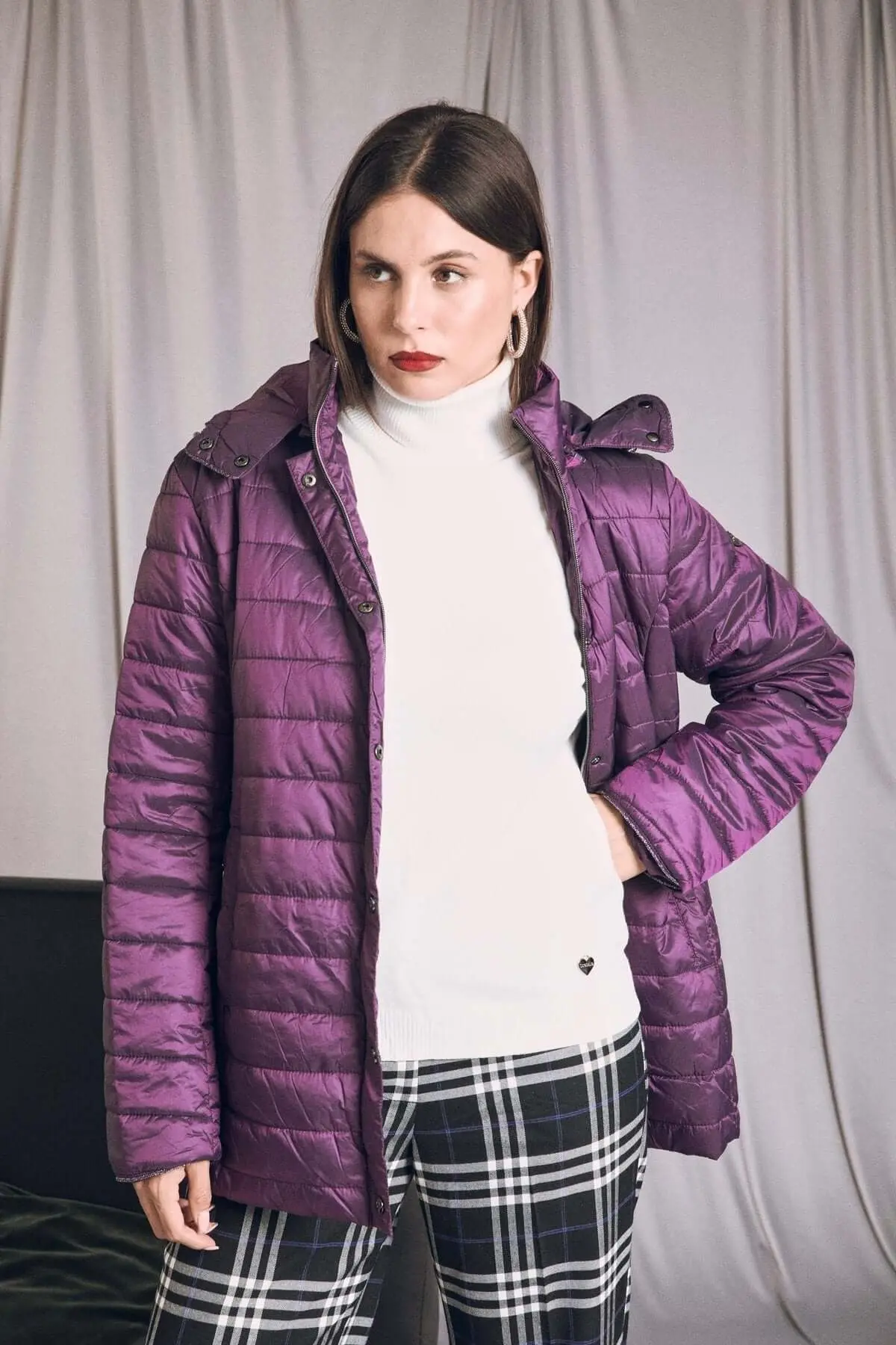 Piumino leggero in nylon trapuntato con cappuccio PRUGNA - Image 3
