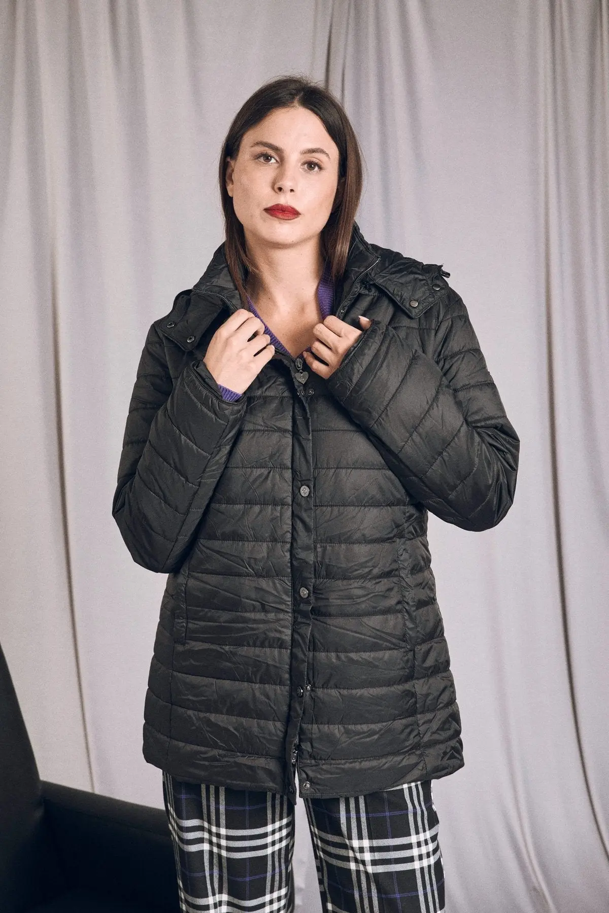 Piumino leggero in nylon trapuntato con cappuccio NERO - Image 3