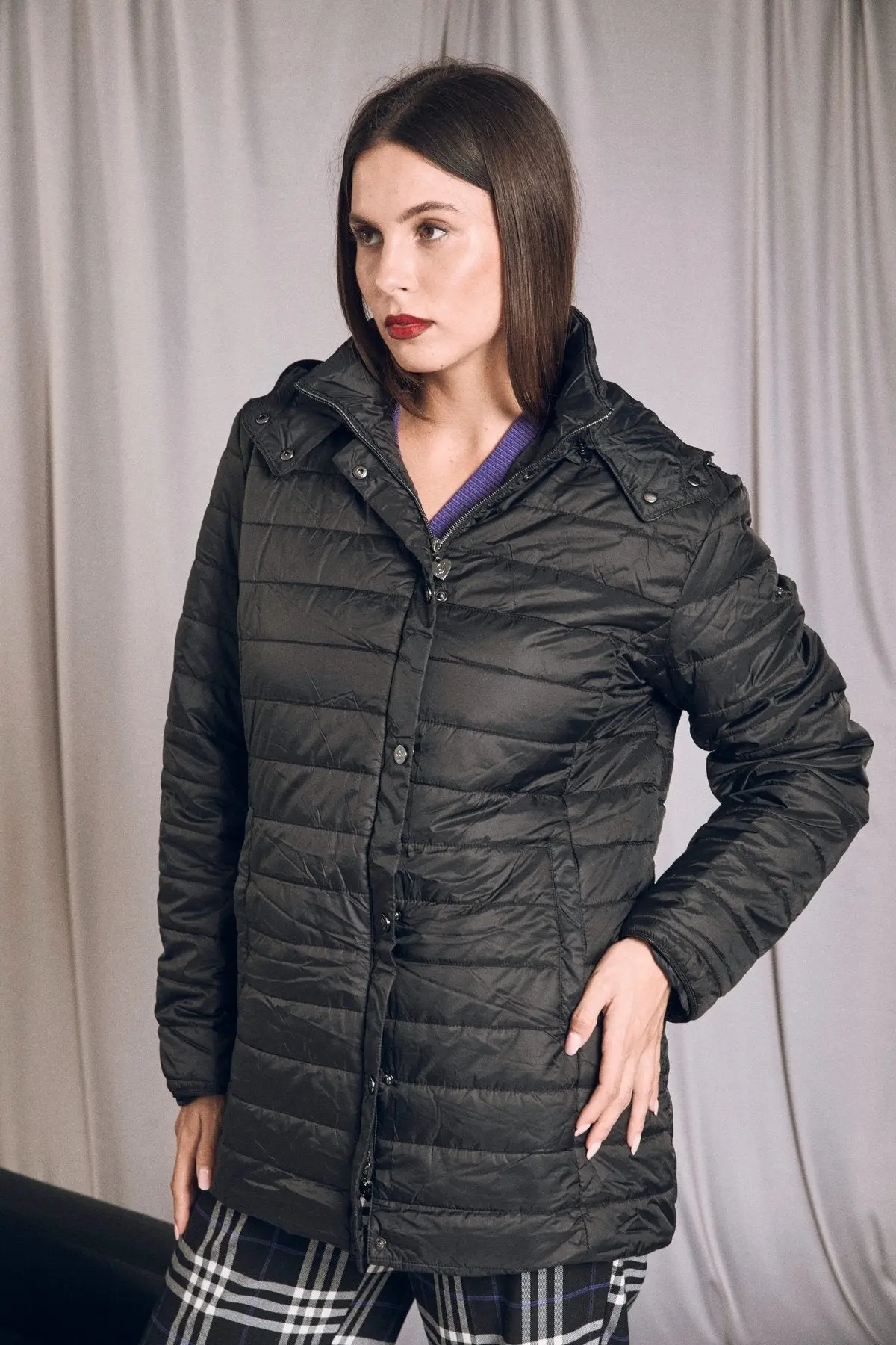 Piumino leggero in nylon trapuntato con cappuccio NERO - Image 4