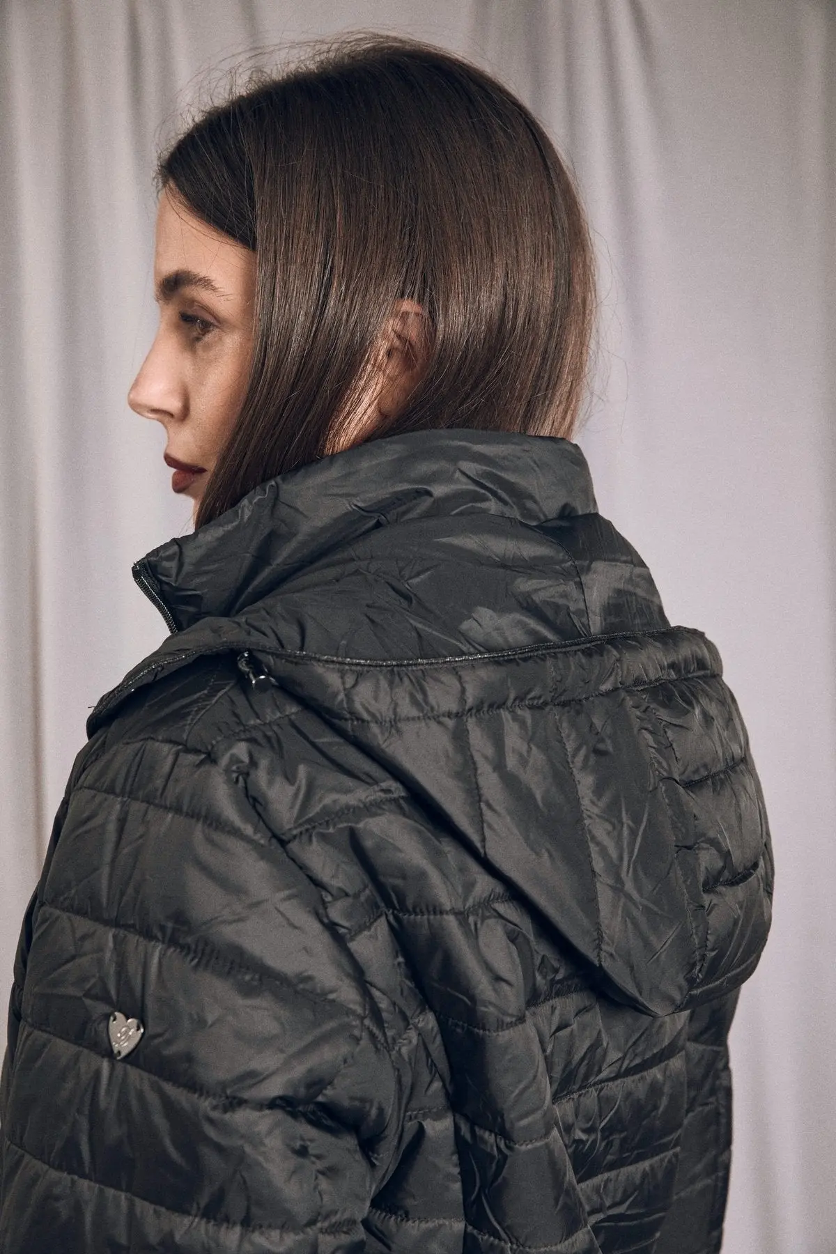 Piumino leggero in nylon trapuntato con cappuccio NERO - Image 5