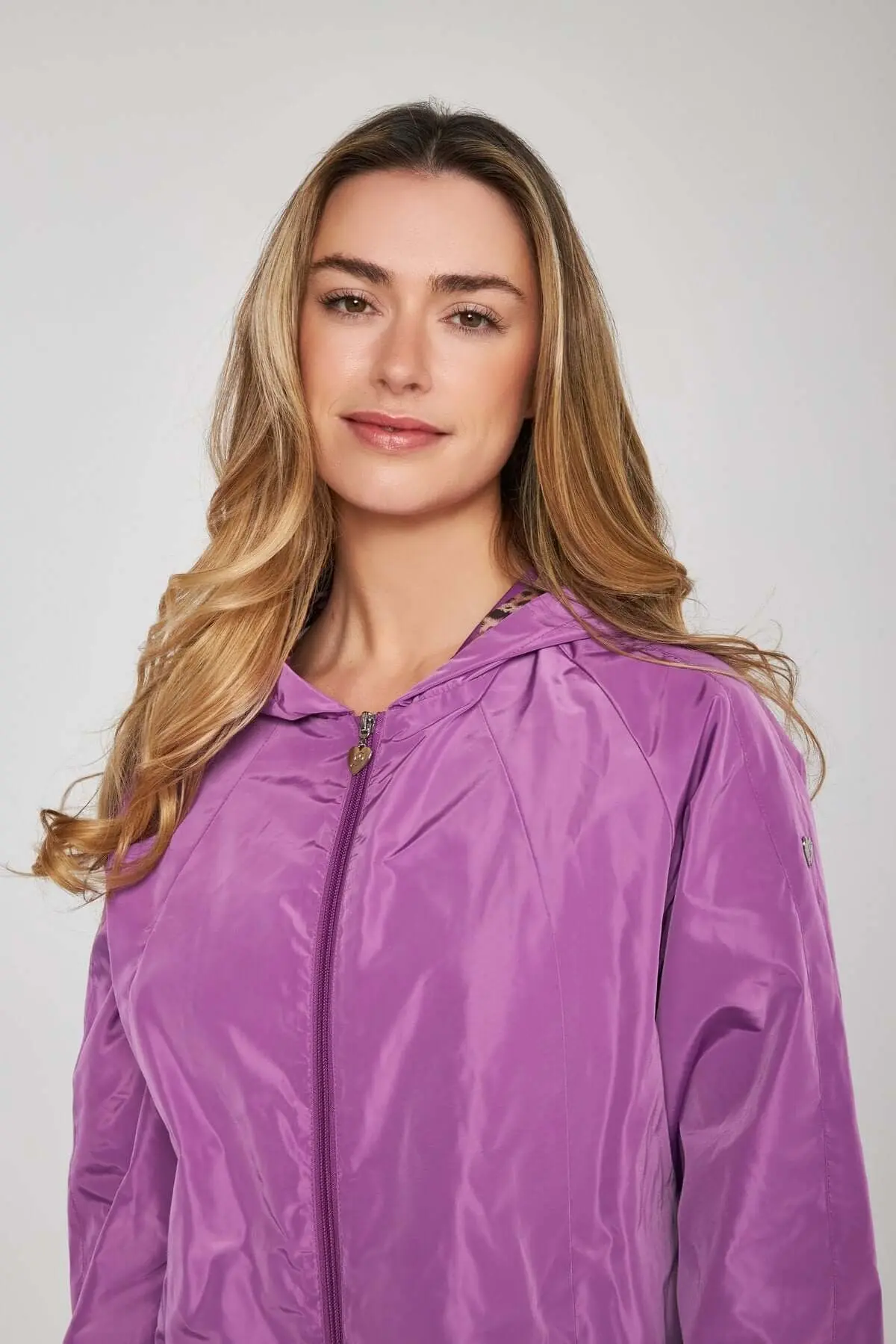 Giubbino in nylon con cappuccio e fodera fantasia ORCHIDEA - Image 4