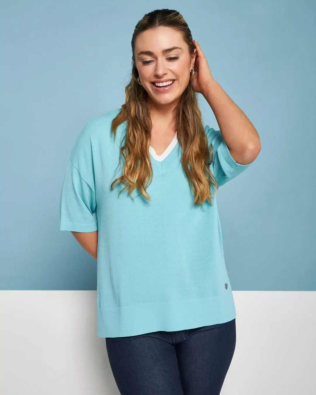 Maglia in filato di misto viscosa tinta unita con scollo a V bi-colore ACQUA - Image 7