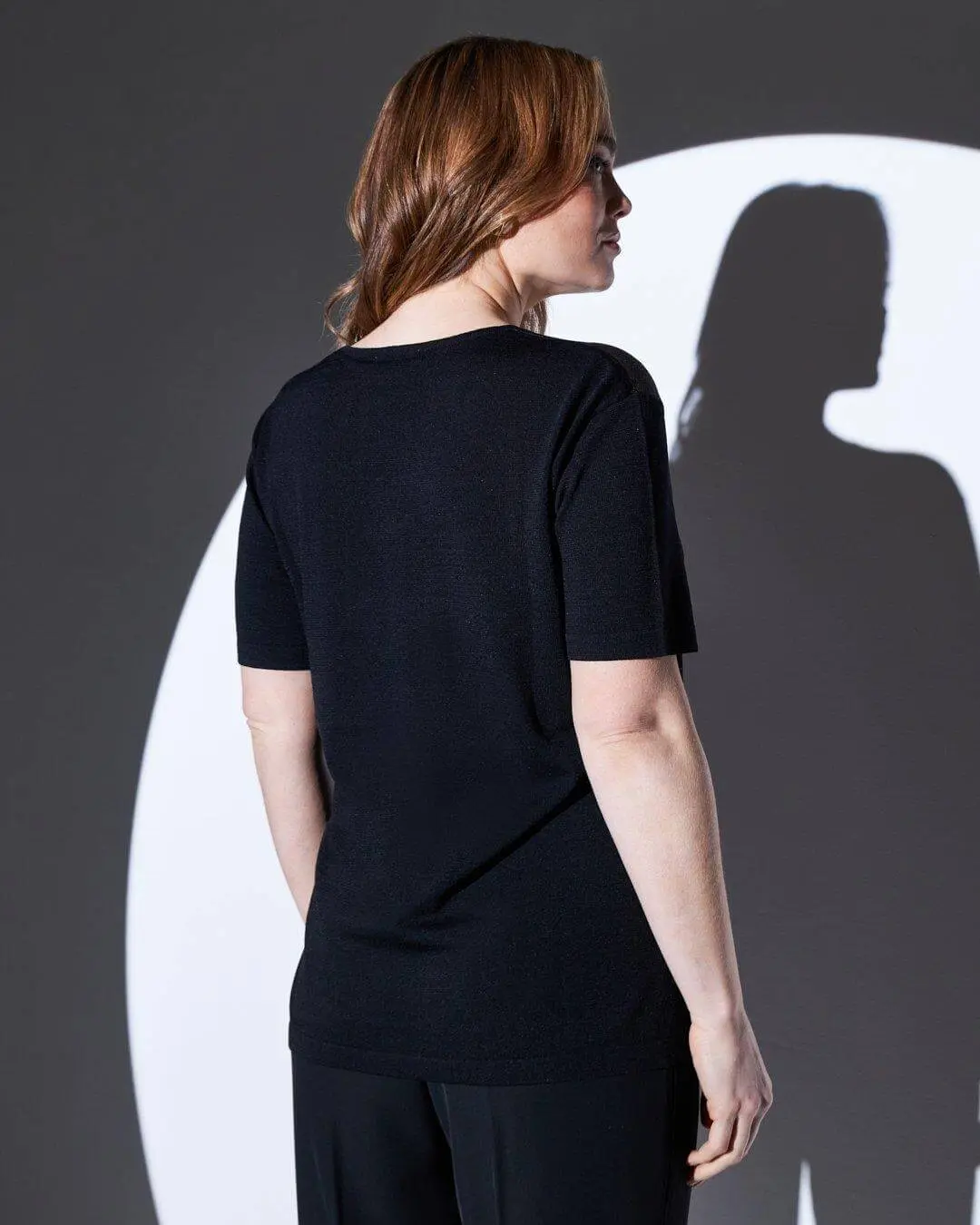 Maglia a maniche corte in filato di misto viscosa con carré in tulle NERO - Image 3