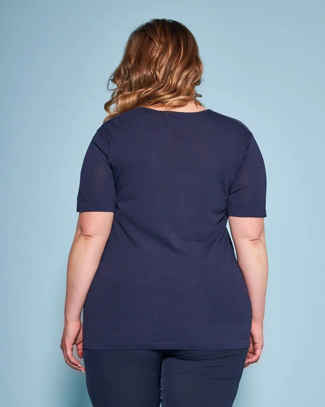 Maglia a maniche corte in filato di misto viscosa con carré in tulle BLU - Image 4