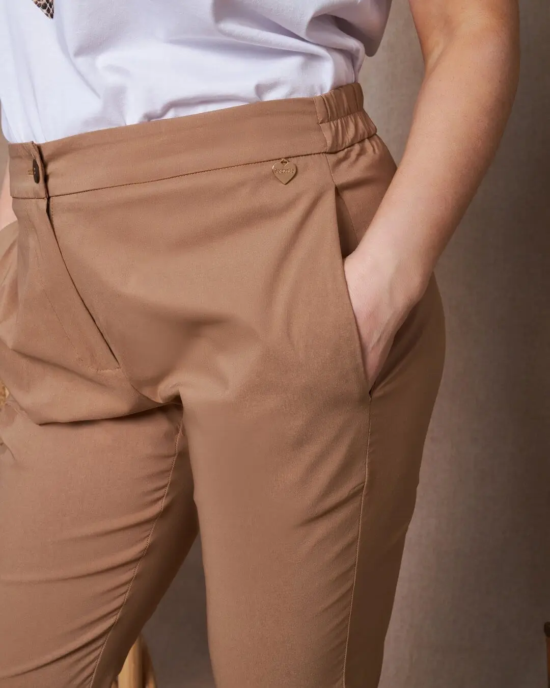 Pantalone a sigaretta in gabardine di misto viscosa elasticizzata SABBIA - Image 3