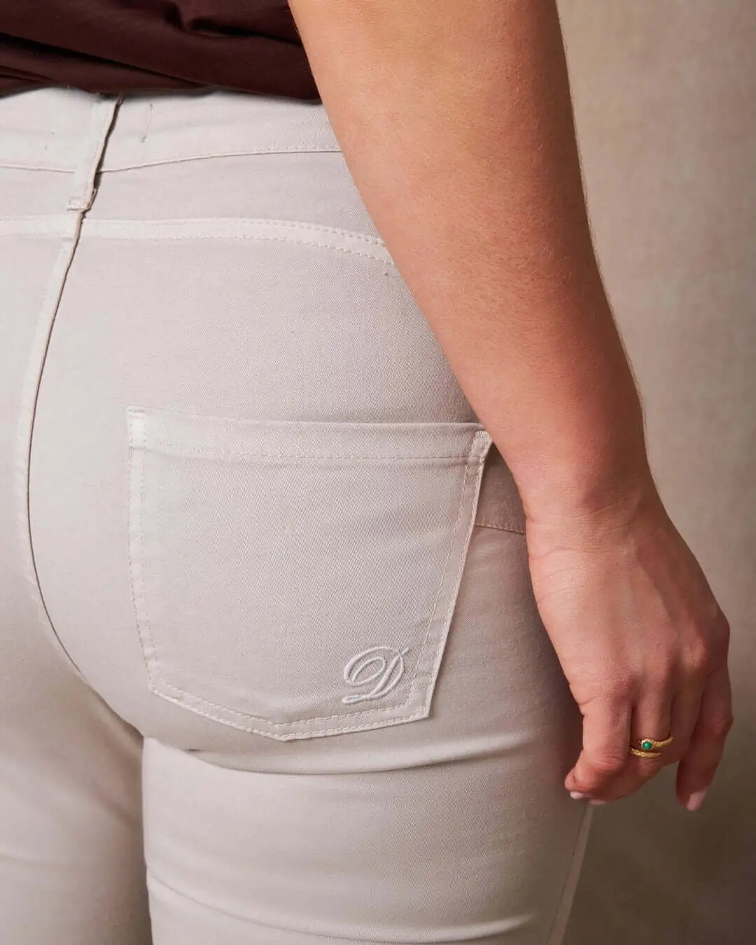 Pantalone cinque tasche a sigaretta in twill di cotone elasticizzato SABBIA - Image 4