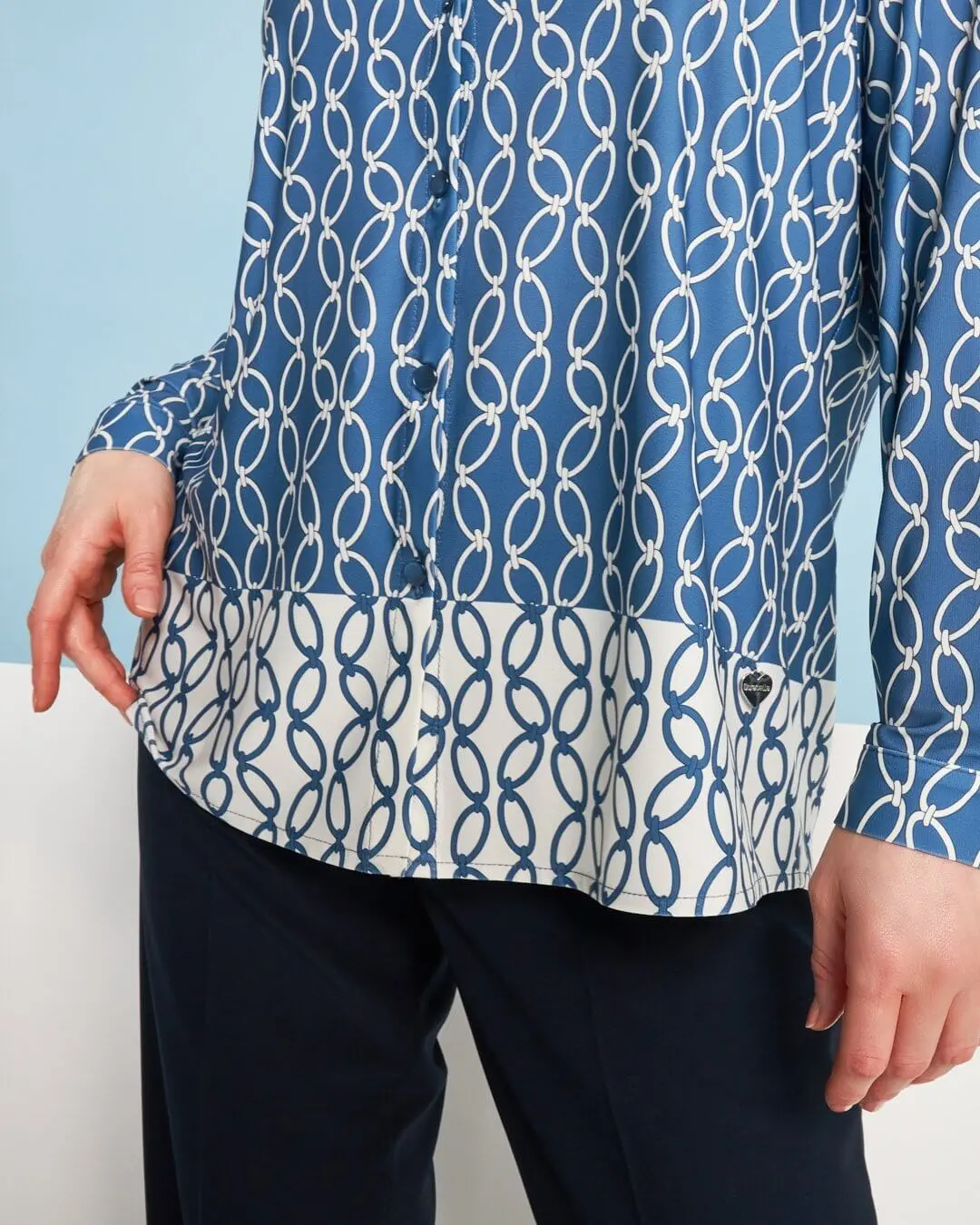 Camicia a maniche lunghe in jersey elasticizzato bi-colore con fantasia catena DENIM - Image 5