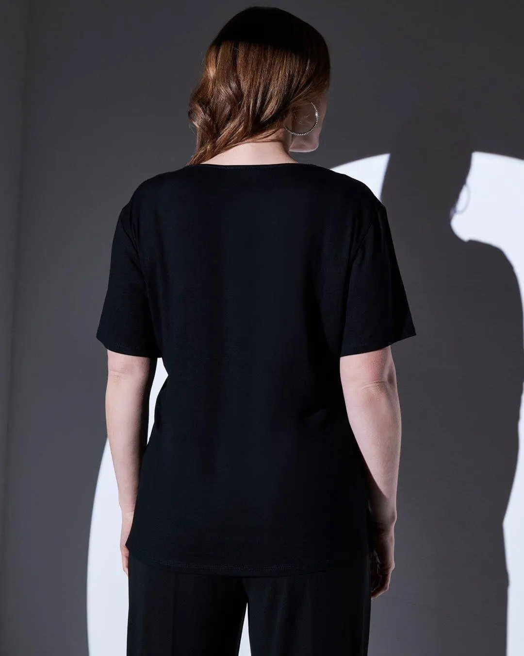 T-shirt in jersey di viscosa elasticizzata con applicazioni di strass BLACK - Image 5