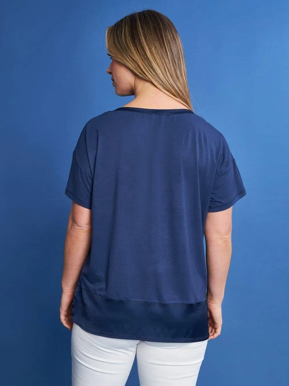 T-shirt con scollo a barca in raso elasticizzato con retro in jersey BLU - Image 4