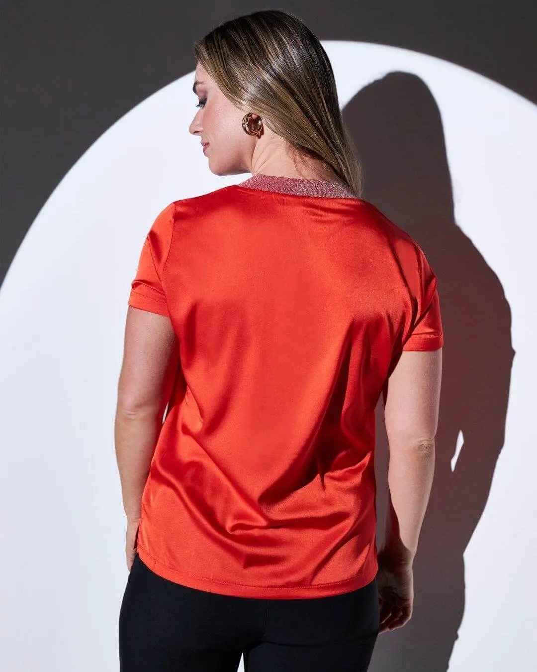 T-shirt in raso elasticizzato con scollo a V in filato lurex PAPAVERO - Image 3
