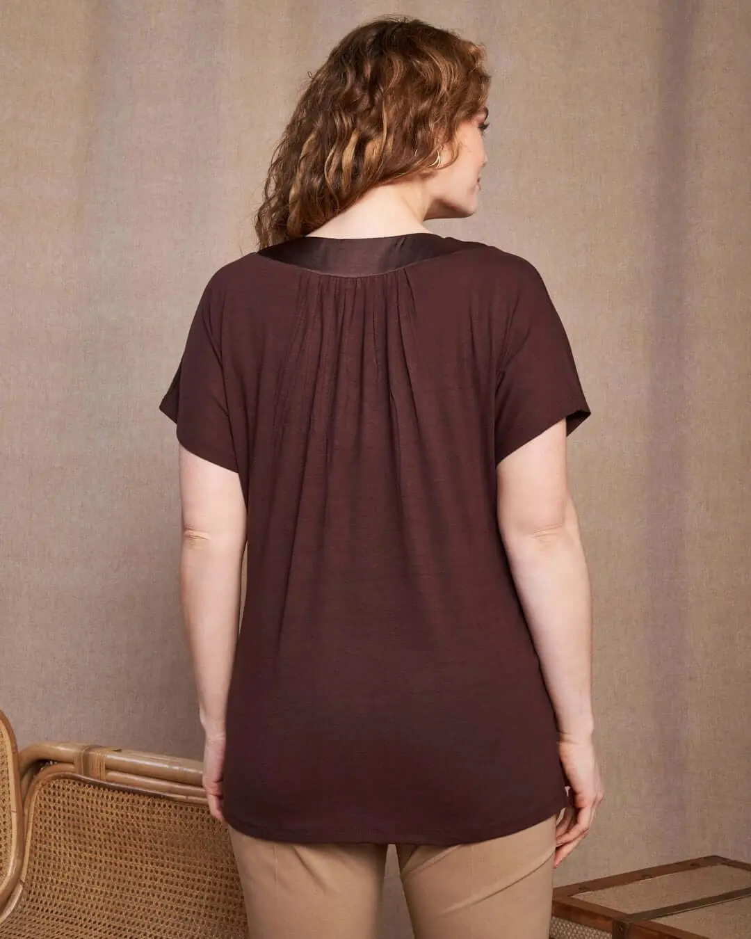 T-shirt kimono in jersey di viscosa elasticizzata con scollo a V con fantasia animalier CACAO - Image 4