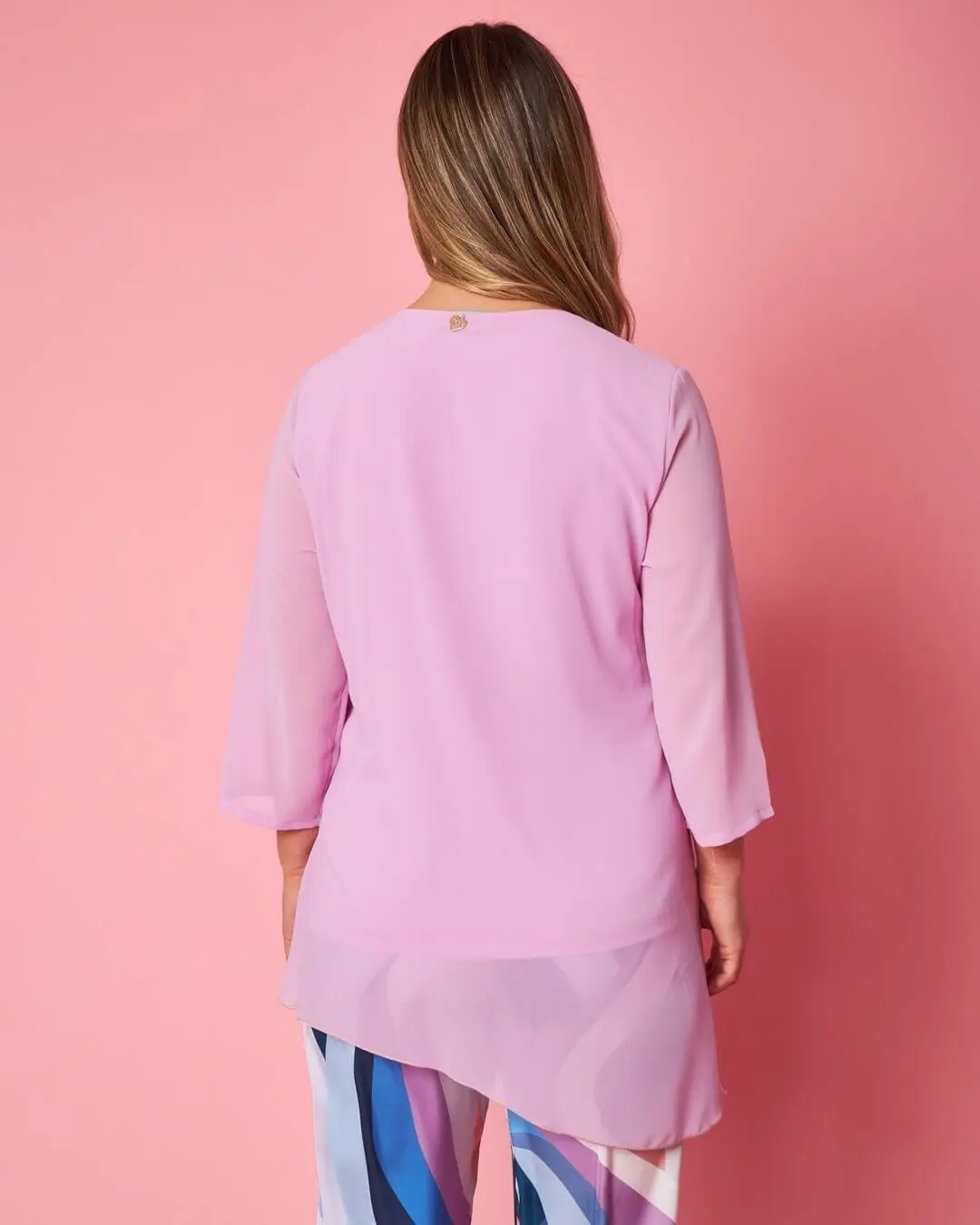 Blusa girocollo asimmetrica in georgette con dettaglio fiocco CICLAMINO - Image 4