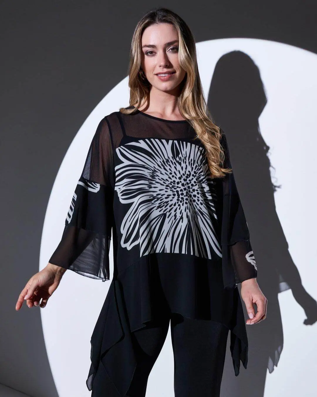 Blusa asimmetrica in georgette con inserti in jersey fantasia fiore NERO - Image 3