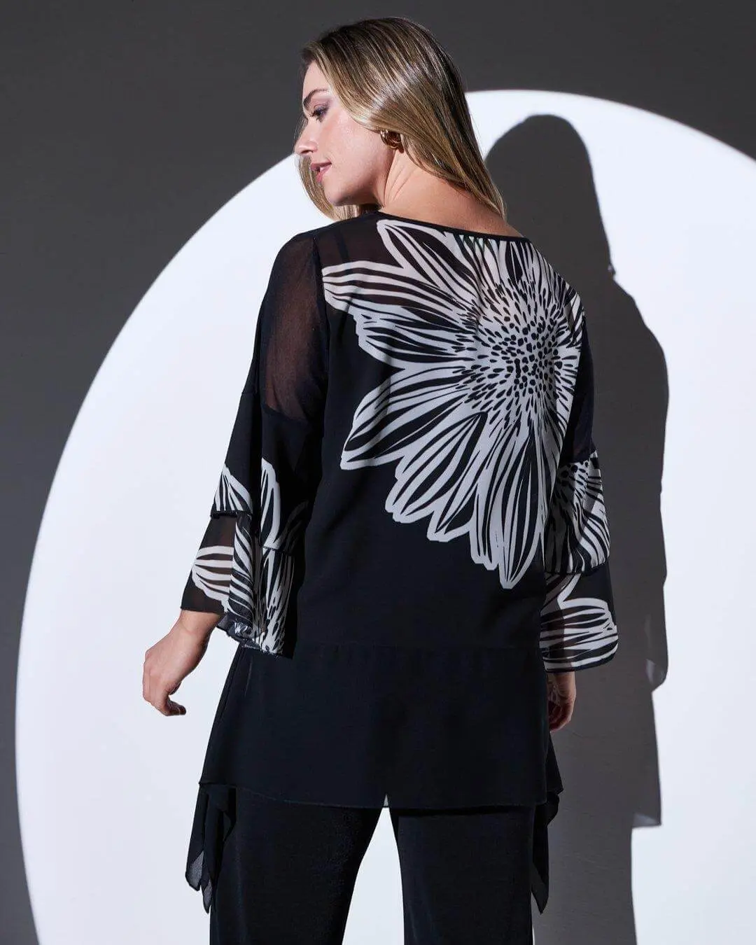 Blusa asimmetrica in georgette con inserti in jersey fantasia fiore NERO - Image 5