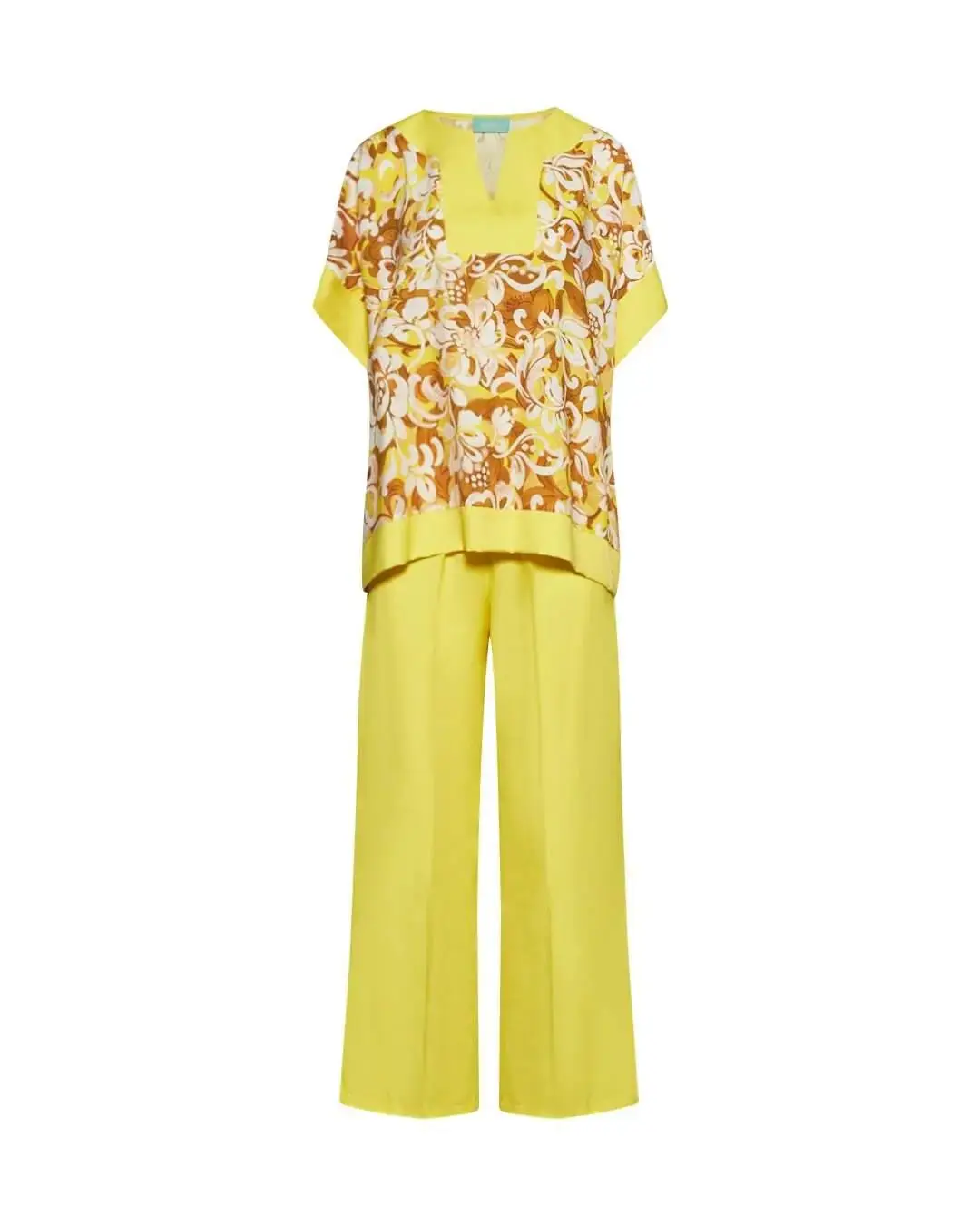 Completo in viscosa con blusa floreale e pantalone in tinta unita