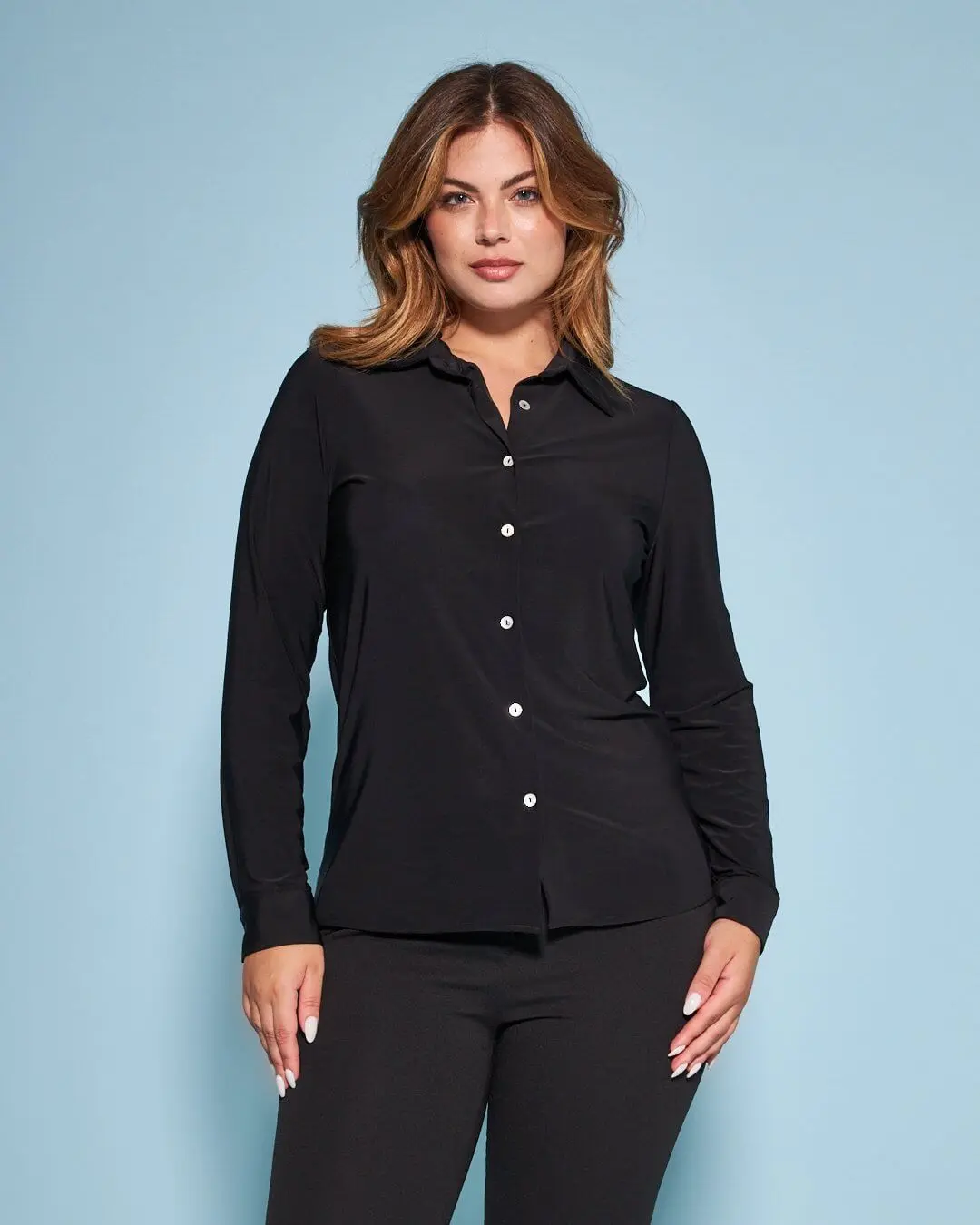 Camicia in jersey elasticizzato tinta unita con maniche a tre quarti. NERO - Image 4