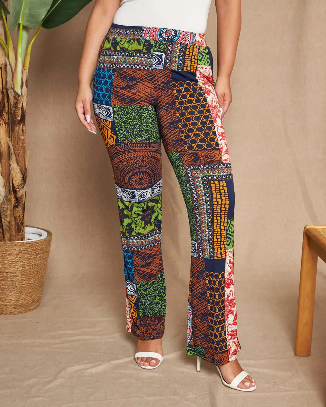 Pantalone zampetta in jersey elasticizzato con fantasia multicolore. BLU