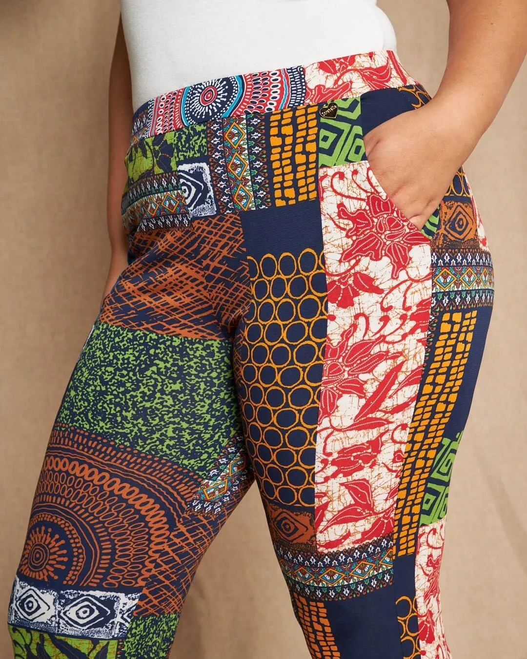 Pantalone zampetta in jersey elasticizzato con fantasia multicolore. BLU - Image 4