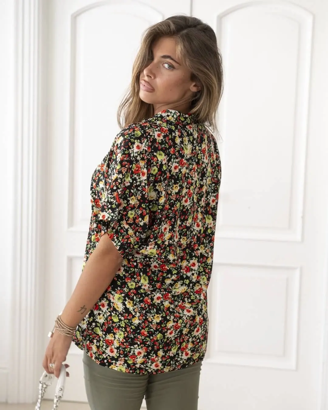 Blusa in viscosa in fantasia floreale ROSSO - Image 5