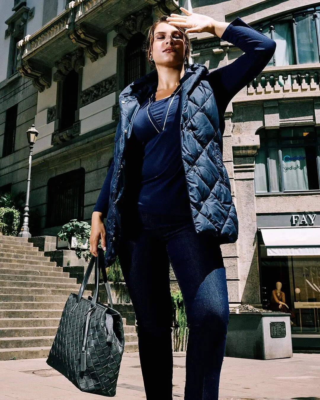 Gilet trapuntato in nylon tinta unita con cappuccio BLU - Image 3