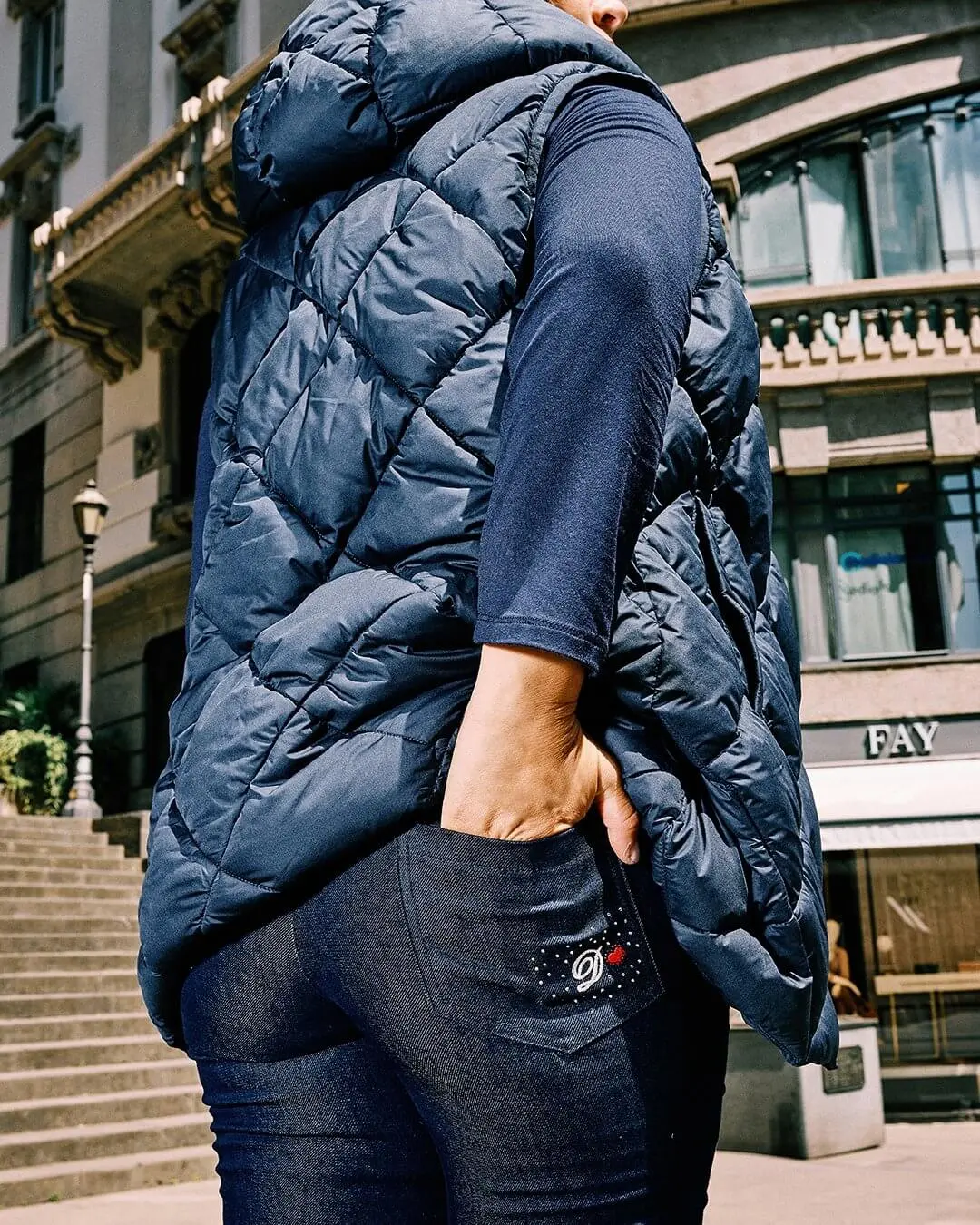 Gilet trapuntato in nylon tinta unita con cappuccio BLU - Image 4