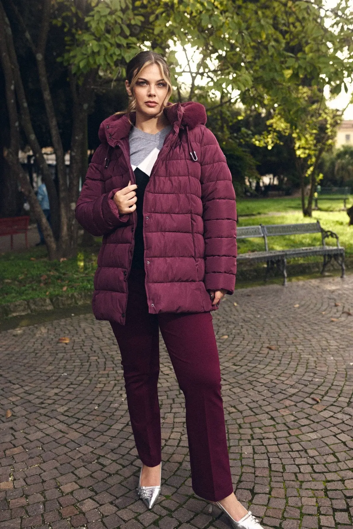Piumino trapuntato con collo pelliccia BURGUNDY - Image 2