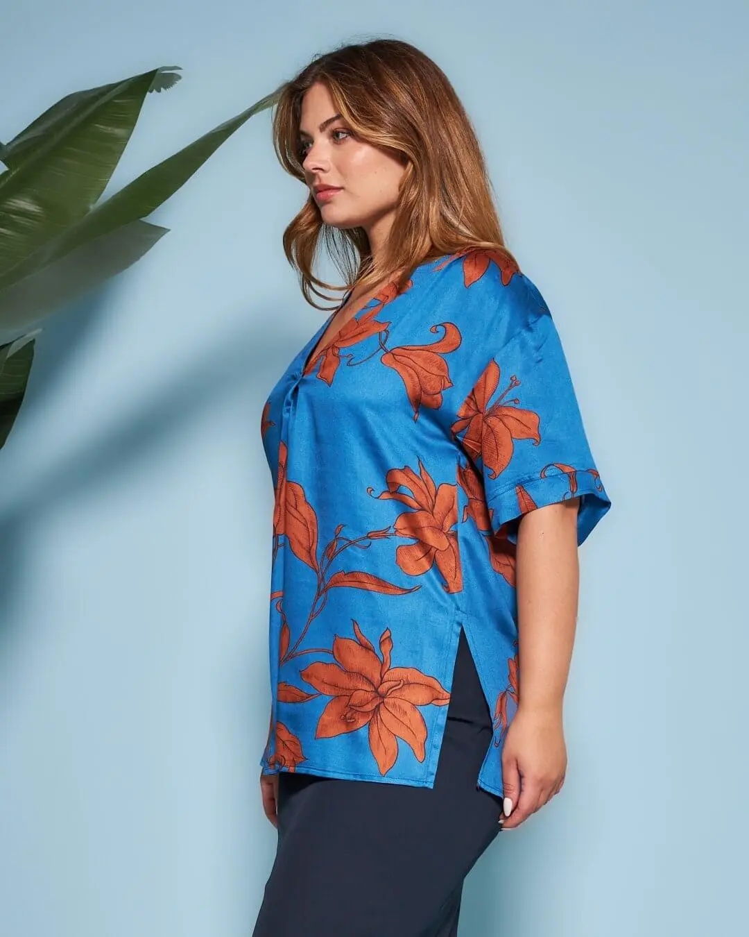 Casacca con scollo a V in raso di viscosa con fantasia multicolore. DENIM - Image 4
