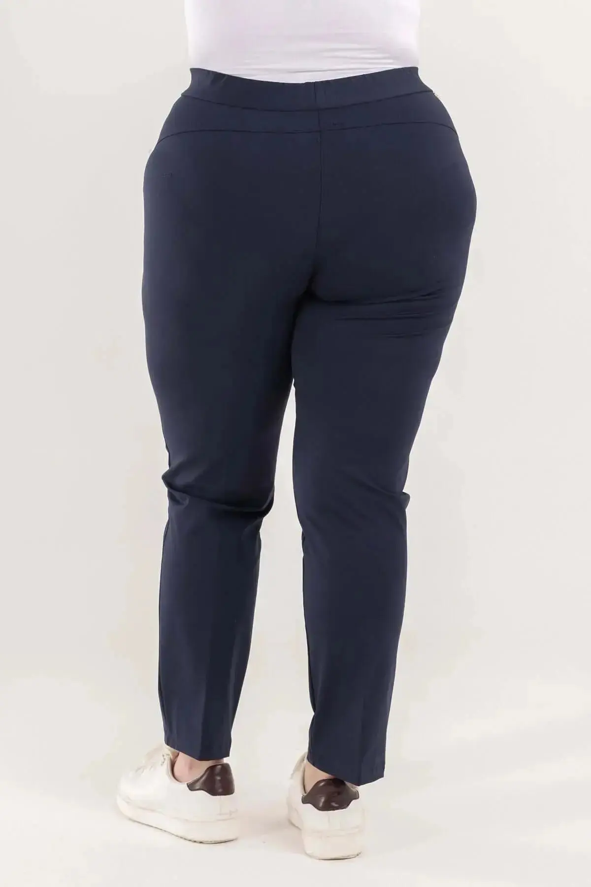 Pantalone skinny in twill di misto cotone elasticizzato tinta unita con tasche - Image 17