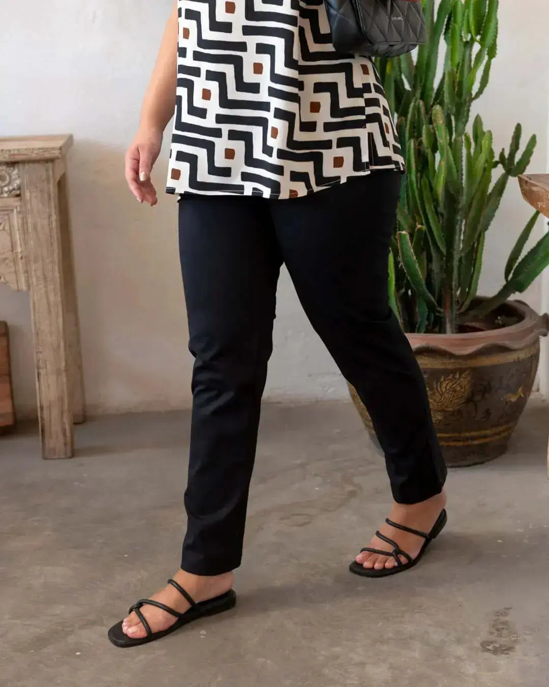 Pantalone skinny in twill di misto cotone elasticizzato tinta unita con tasche - Image 27