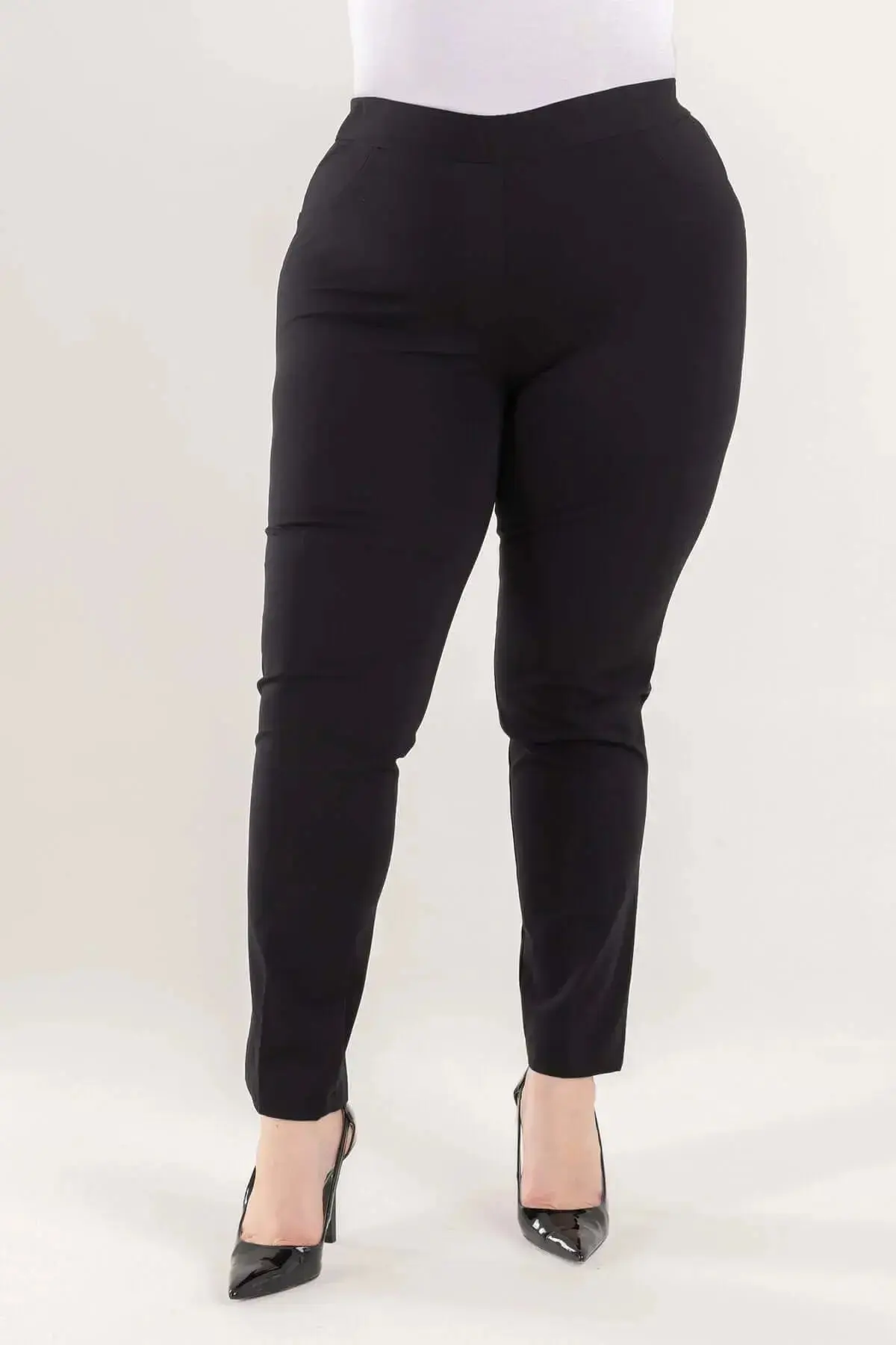 Pantalone skinny in twill di misto cotone elasticizzato tinta unita con tasche - Image 9