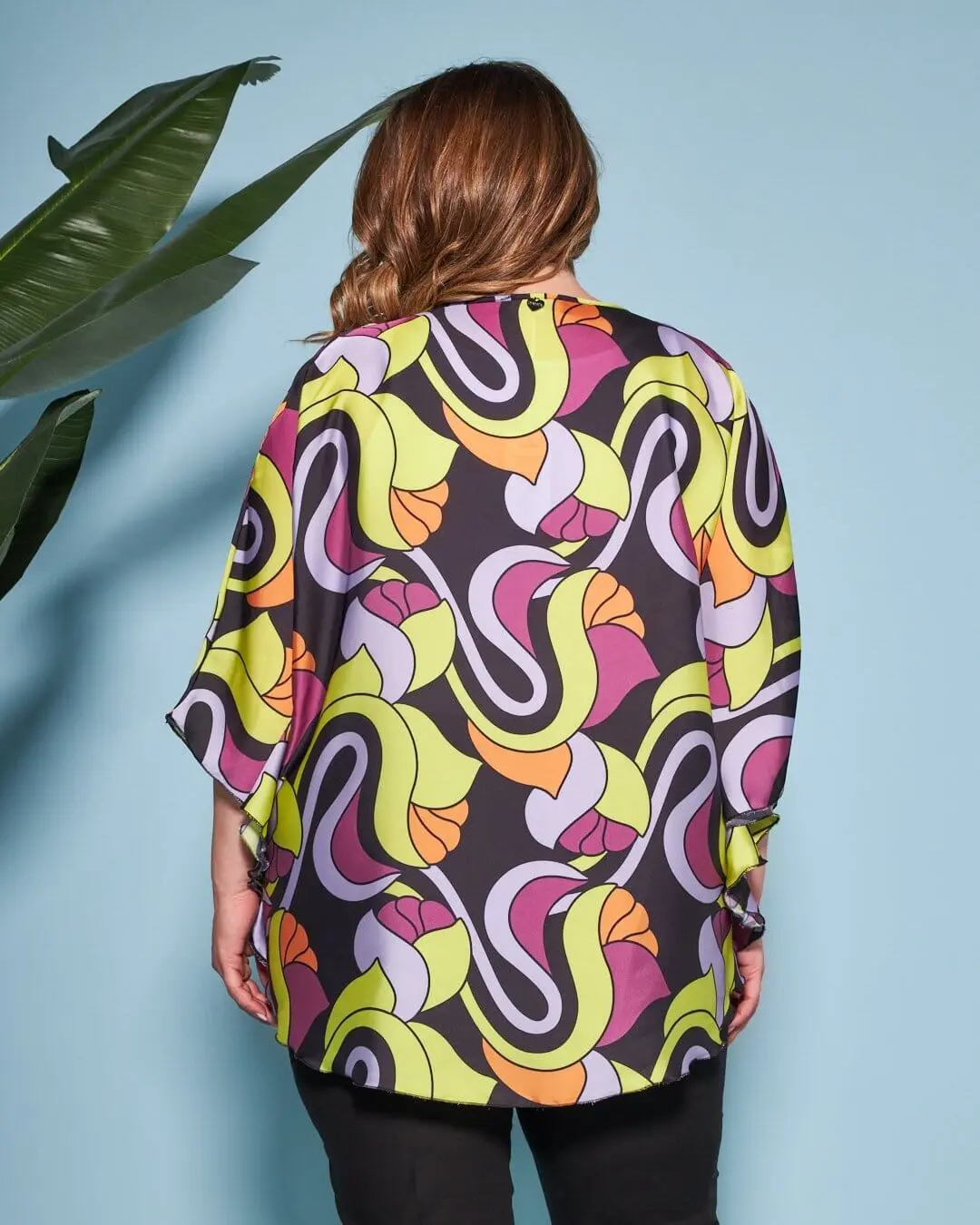 Casacca girocollo in raso con fantasia floreale multicolore e maniche kimono. LILLA - Image 5