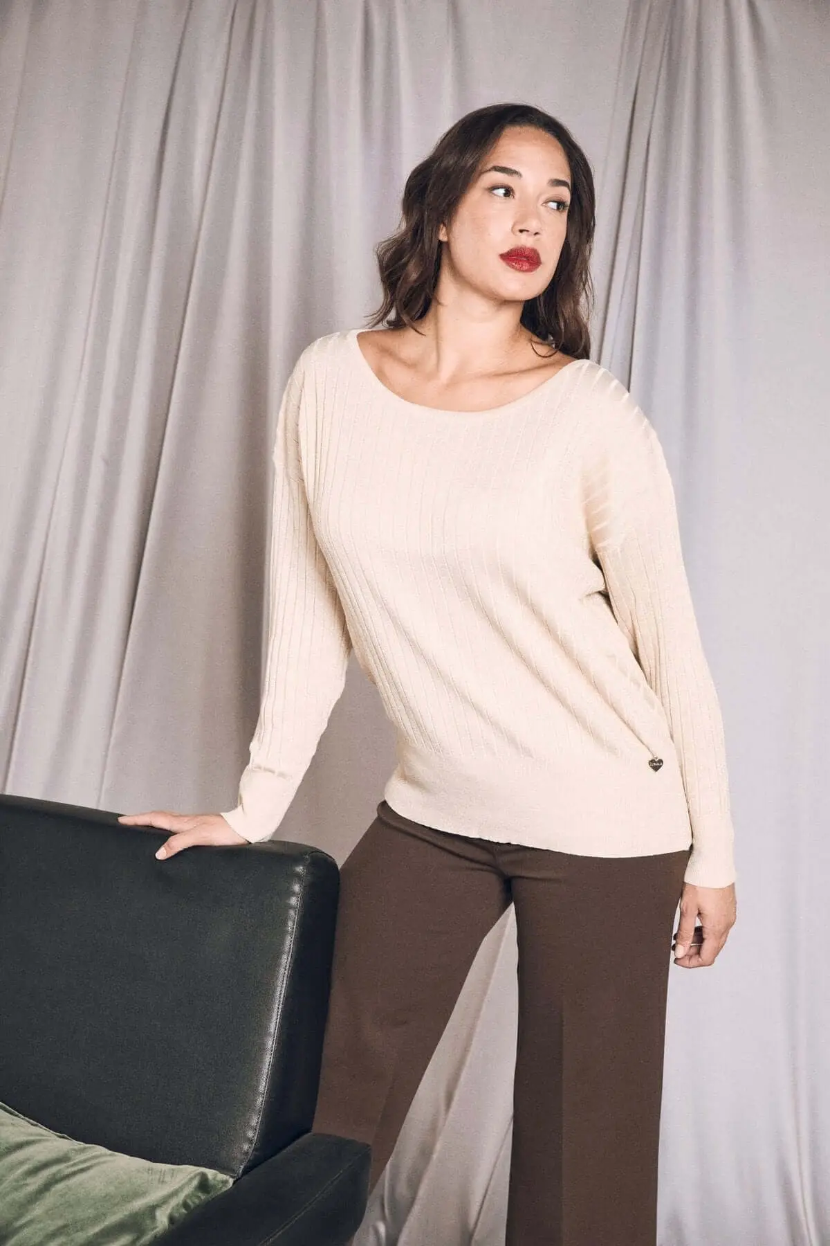 Maglia con scollo a barca a coste lurex LIGHT GOLD - Image 4