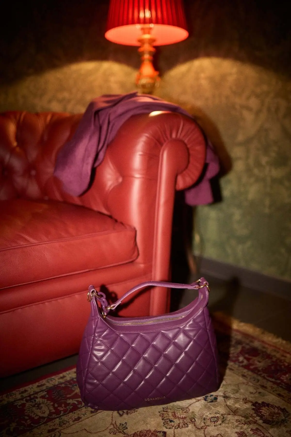 Hobo bag in ecopelle trapuntata PRUGNA - Image 5