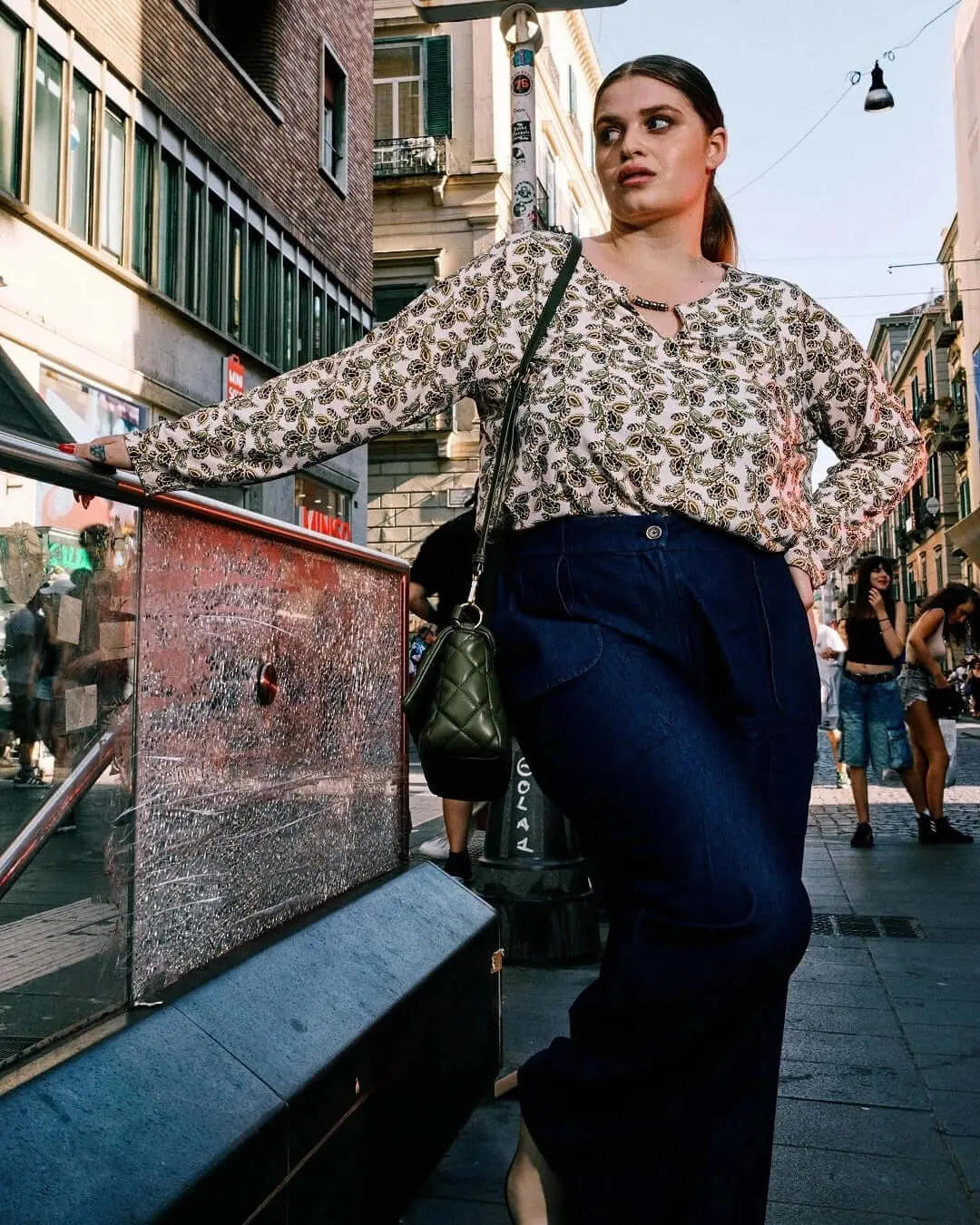 Pantalone in denim con vita elasticizzata BLU - Image 3