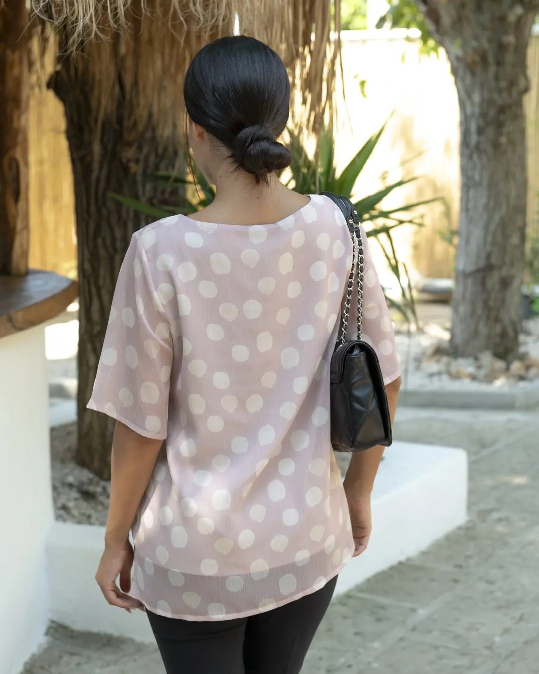 Blusa fantasia geometrica girocollo con arriccio ROSA CHIARO - Image 5