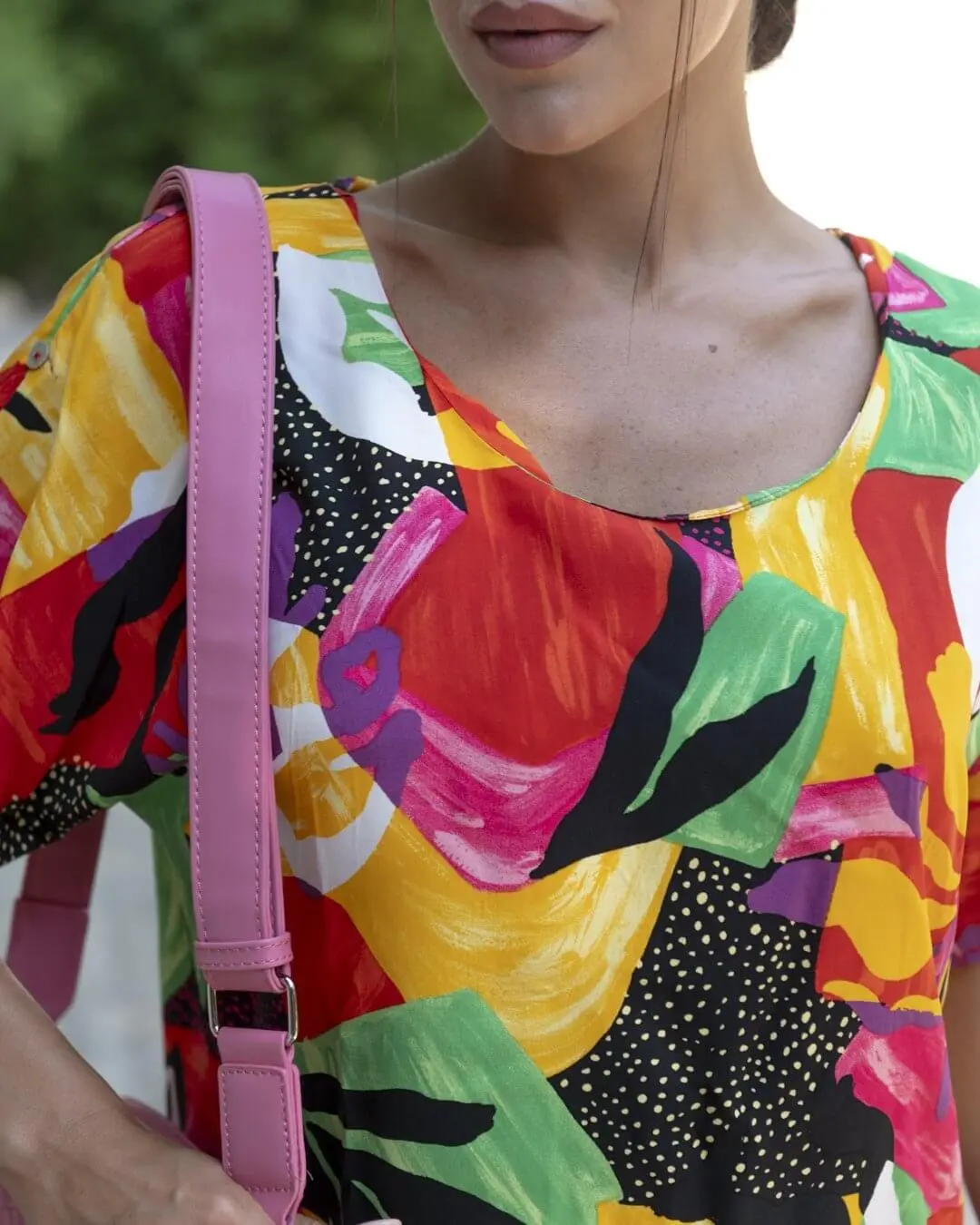 Blusa mezza manica in viscosa con fantasia corallo e spacchetti laterali CORALLO - Image 2