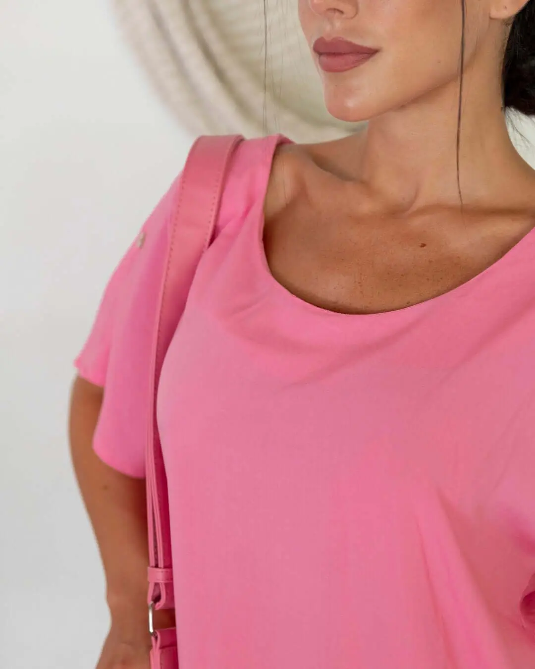 Blusa mezza manica in viscosa in tinta unita e spacchetti laterali ROSA
