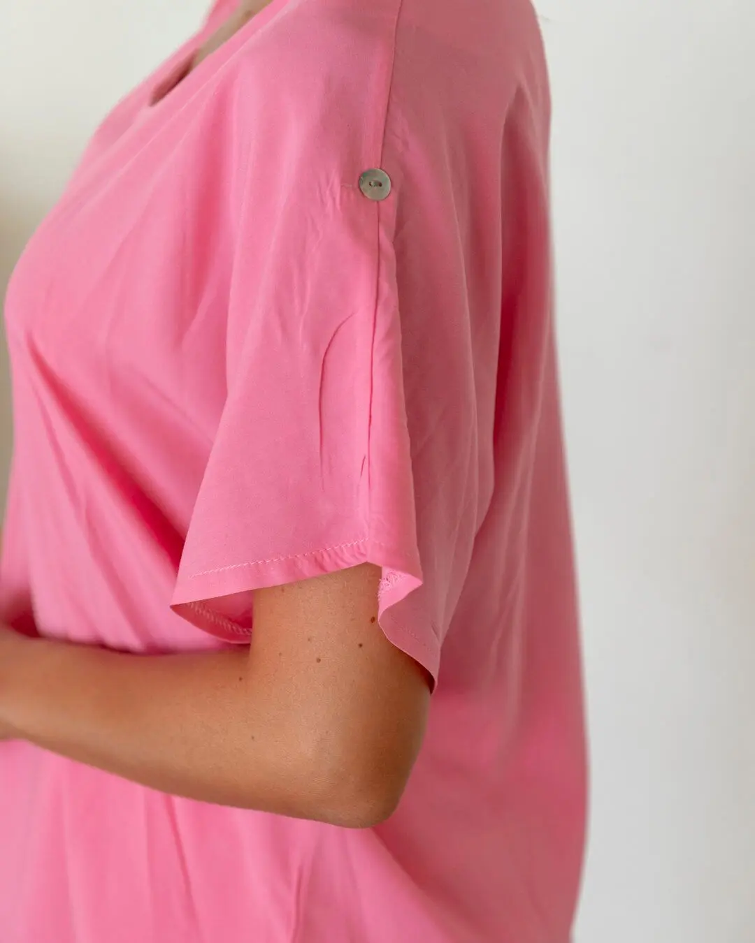 Blusa mezza manica in viscosa in tinta unita e spacchetti laterali ROSA - Image 2