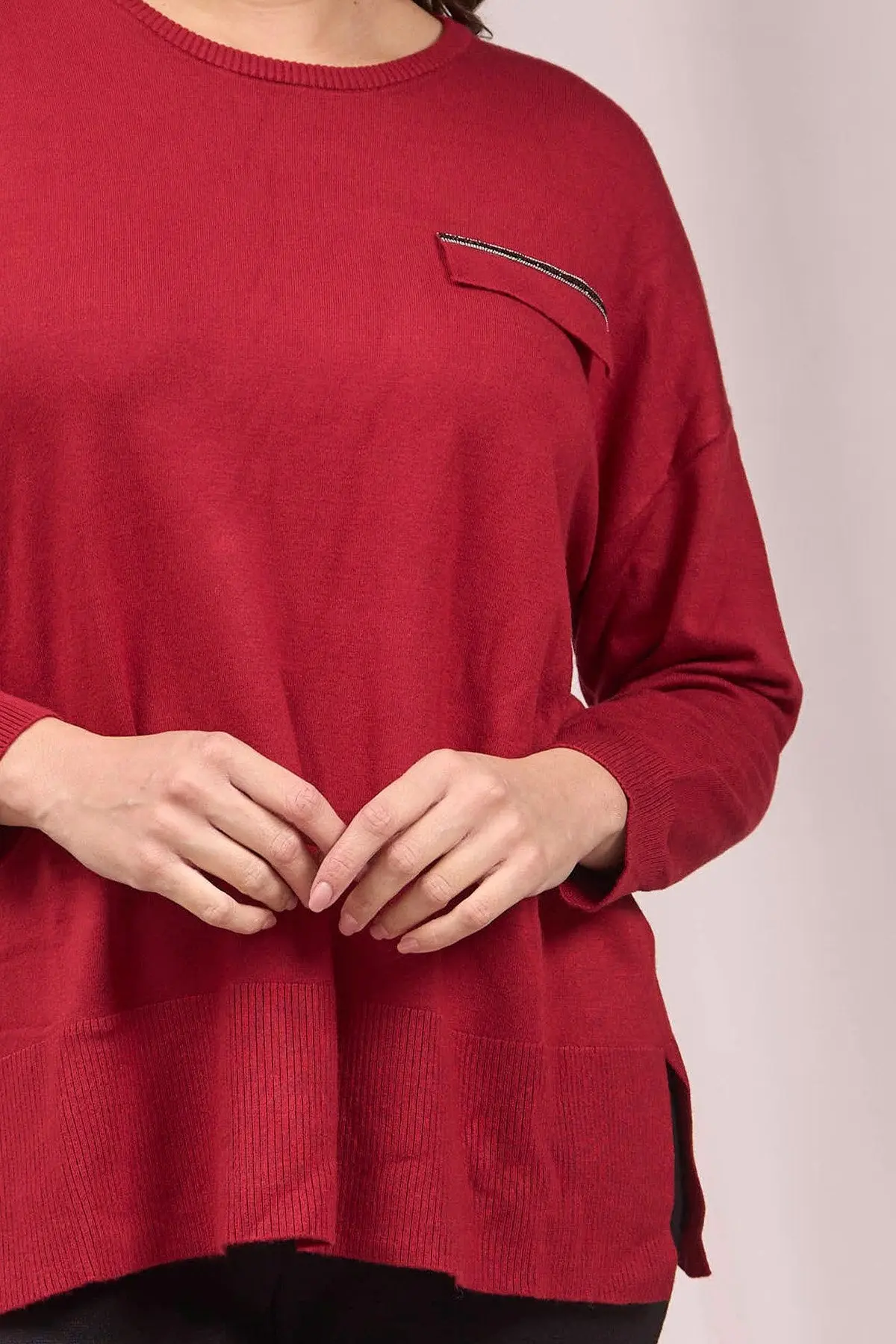 Maglia con pattina, costine e passamaneria strass VINO - Image 4