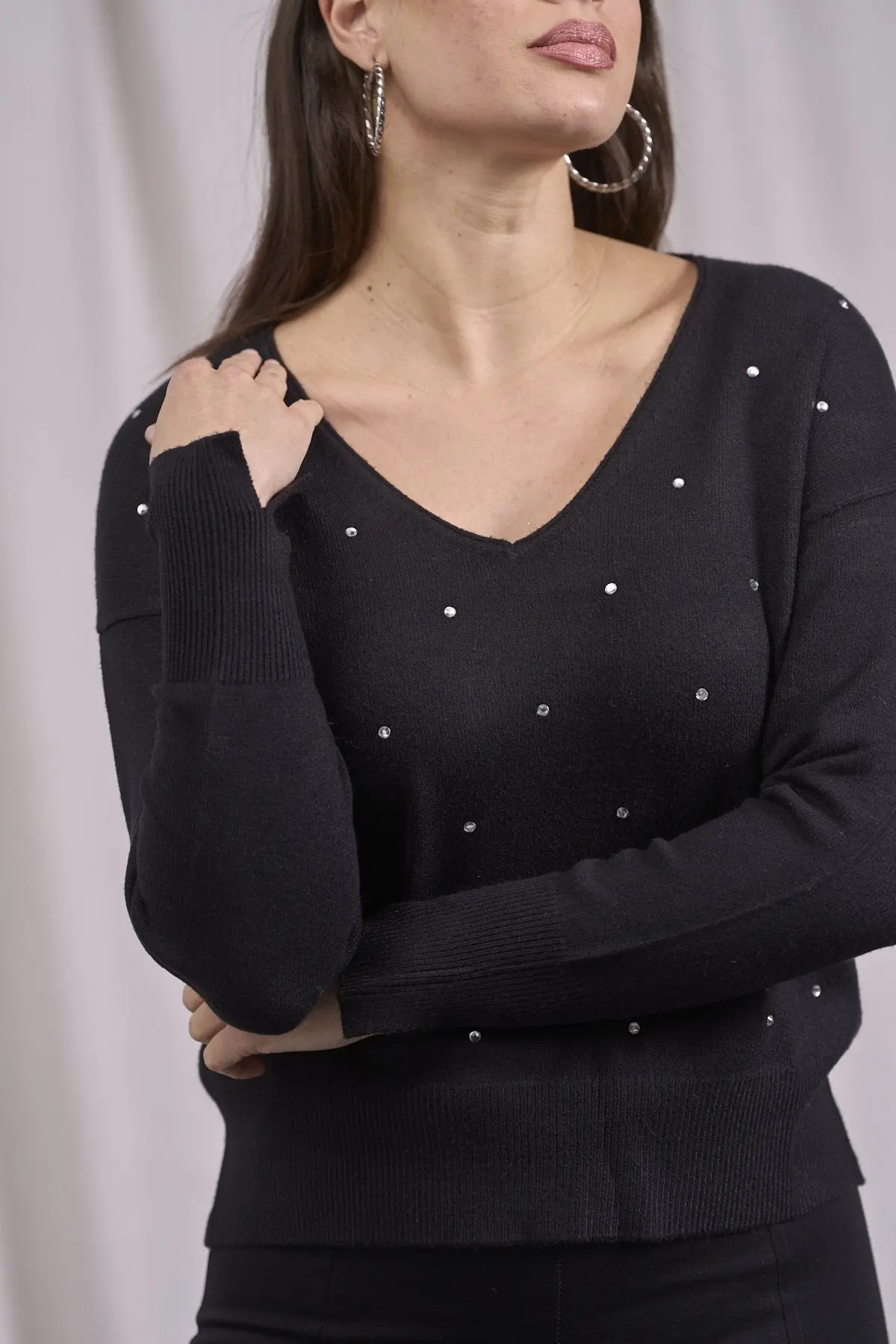 Maglia scollo a V con strass frontali e spacchetti NERO - Image 2