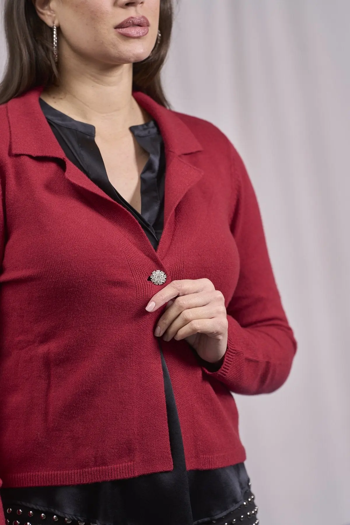 Cardigan cropped con collo, rever e bottone ROSSO