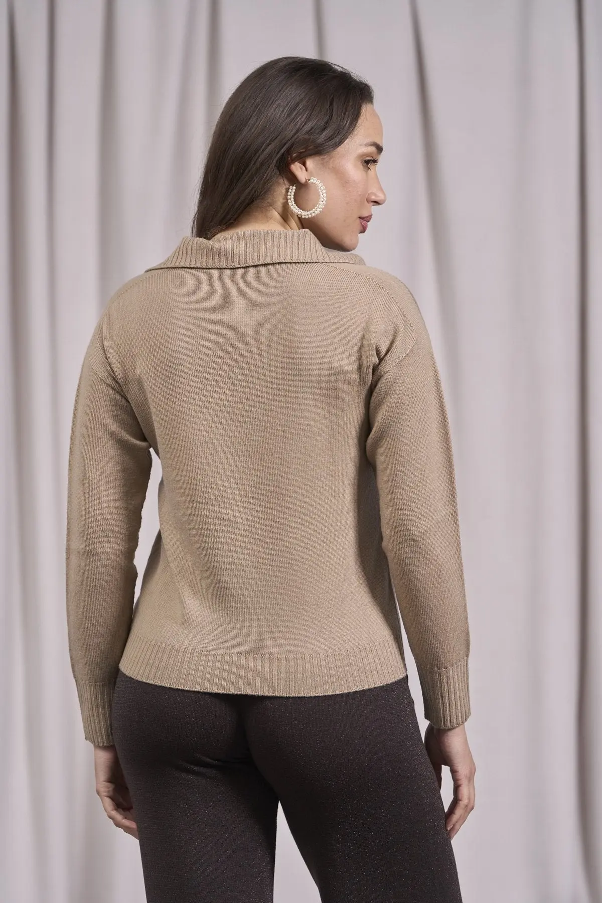 Maglia con colletto e scollo a V CAMMELLO - Image 5
