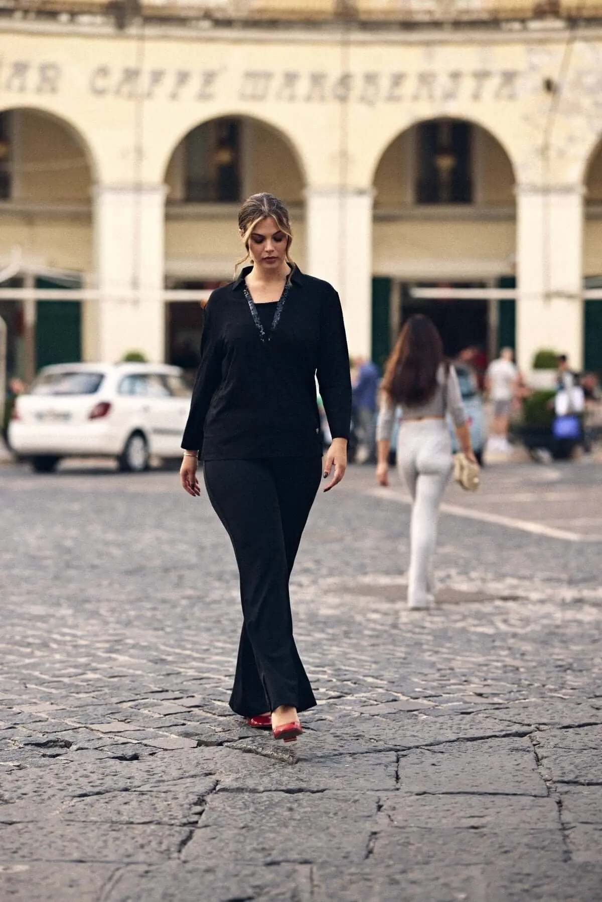 Pantaloni ampi con vita elasticizzata e spacchi NERO