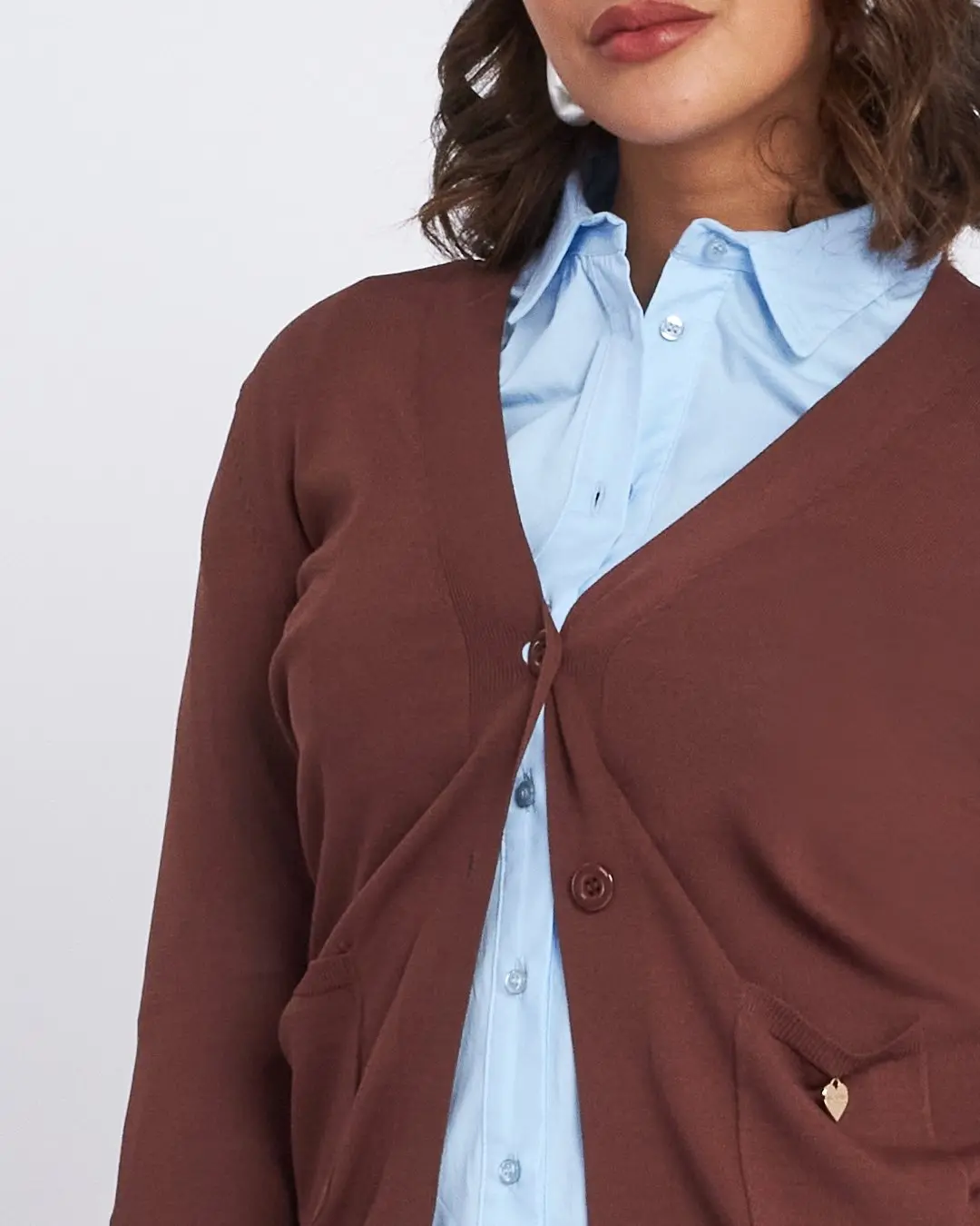 Cardigan a scollo a V con bottoni e tasche CACAO - Image 3