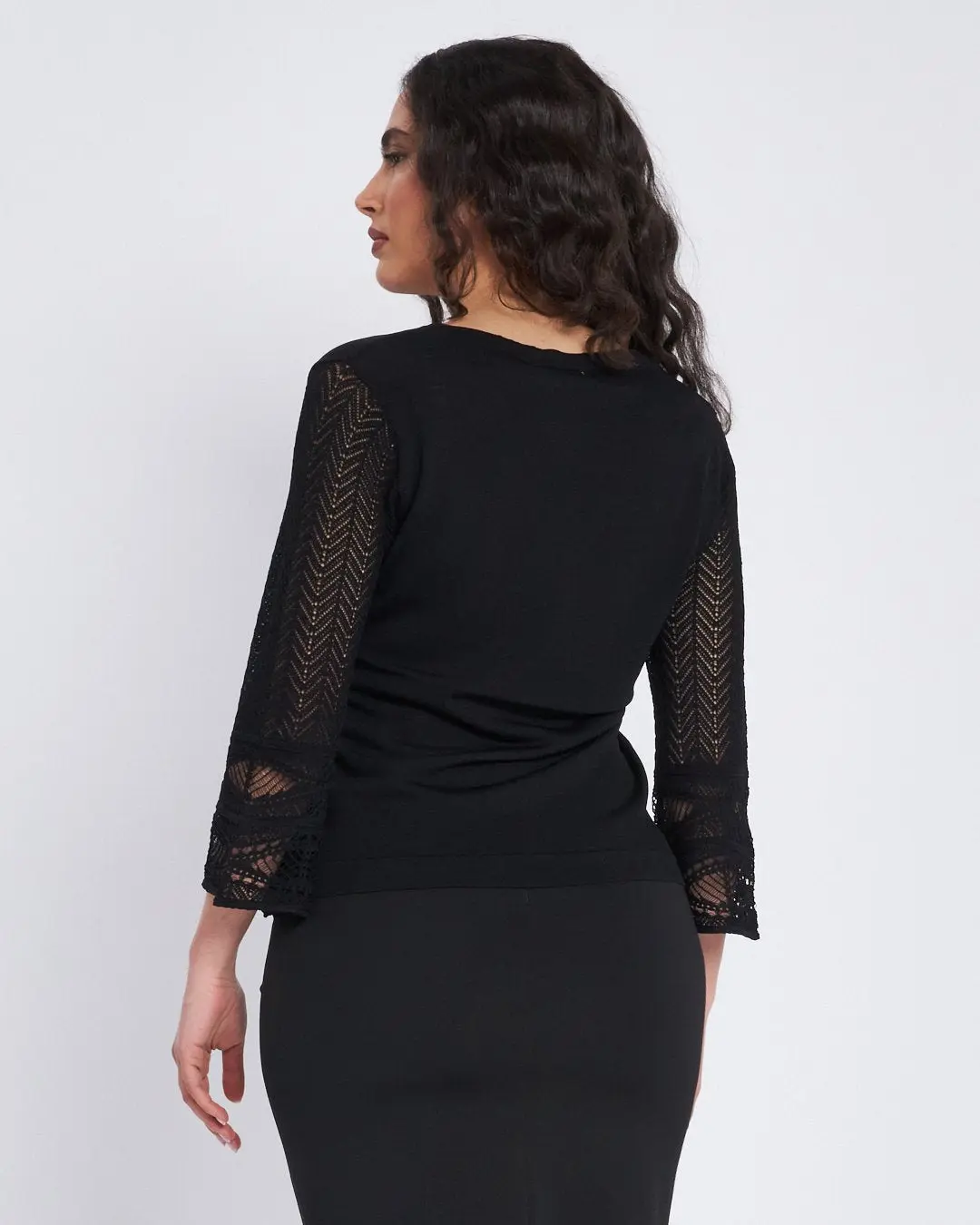 Maglia con scollo a V e trafori lungo le maniche NERO - Image 4