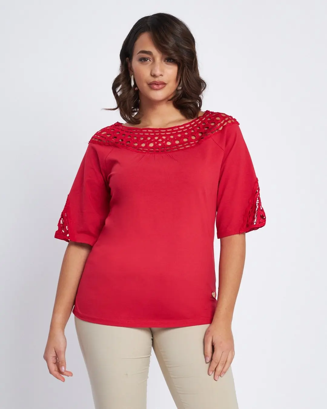 T-shirt scollo a barca con intarsio forato ROSSO - Image 5