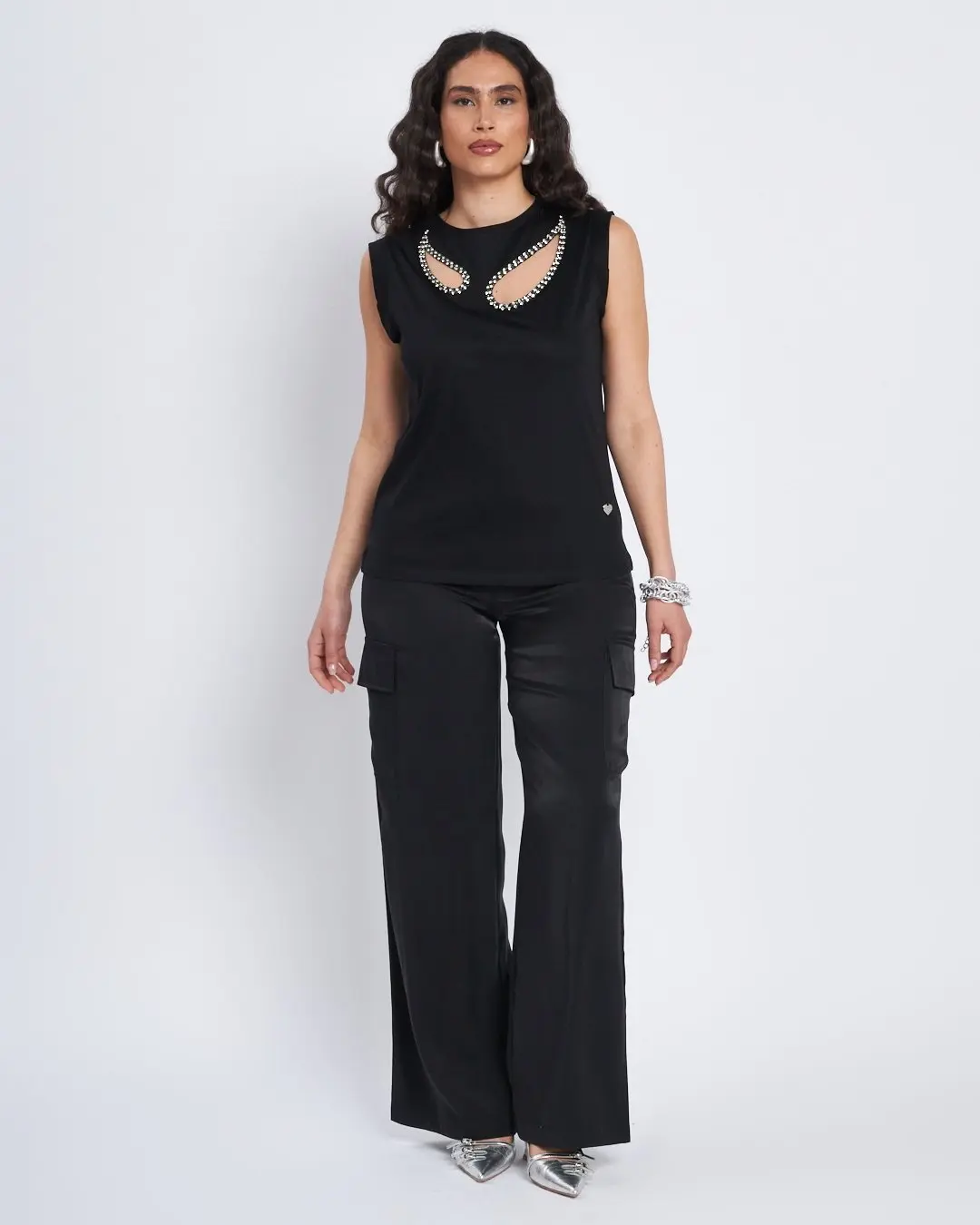 T-shirt con cut out a goccia e castoni NERO - Image 4