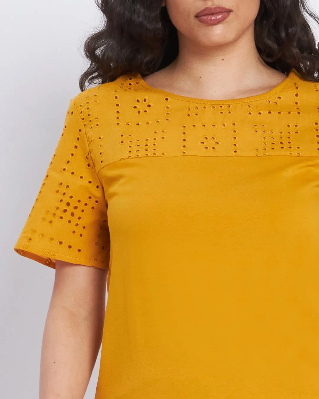 T-shirt con pizzo traforato al girocollo SOLE - Image 3
